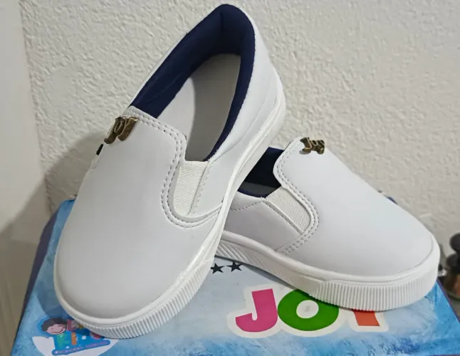 Vende-se sapato masculino, numeração 22 . Novo!!