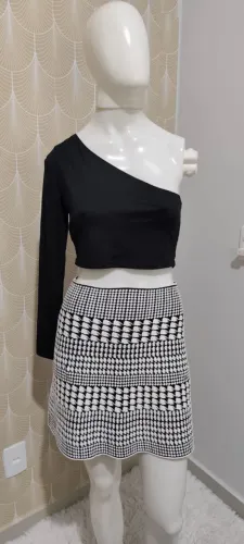Saia Feminina Tam. M e Cropped Manga Longa - Desapego