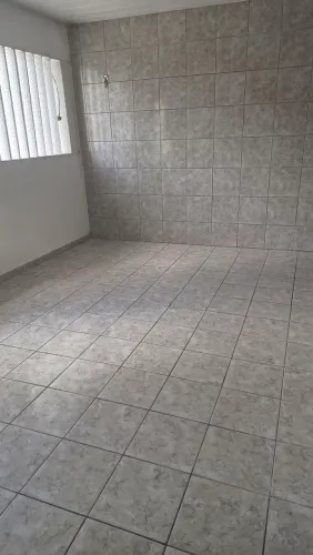 ALUGA-SE CASA (TIPO APTO) NO 1° ANDAR EM MANGABEIRA I