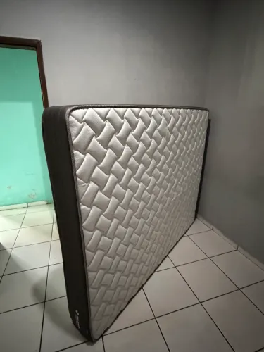 VENDO COLCHÃO QUEEN SEMI NOVO 