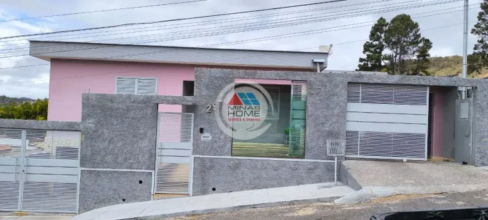 Casa grande, reformada, excelente localização