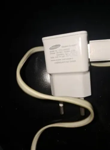 Carregador original Samsung com selo Anatel, ideal para manter seu celular sempre com bate