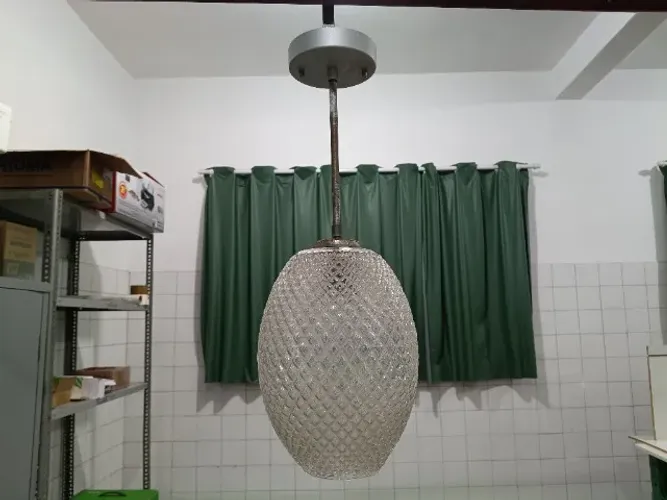 Lustre antigo pendente oval de vidro - bico de jaca
