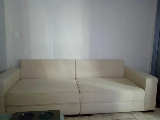 Vendo sofá grande . Só não tem as almofadas decorativas 