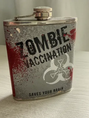 Cantil de bolso Zombie Wink Importada