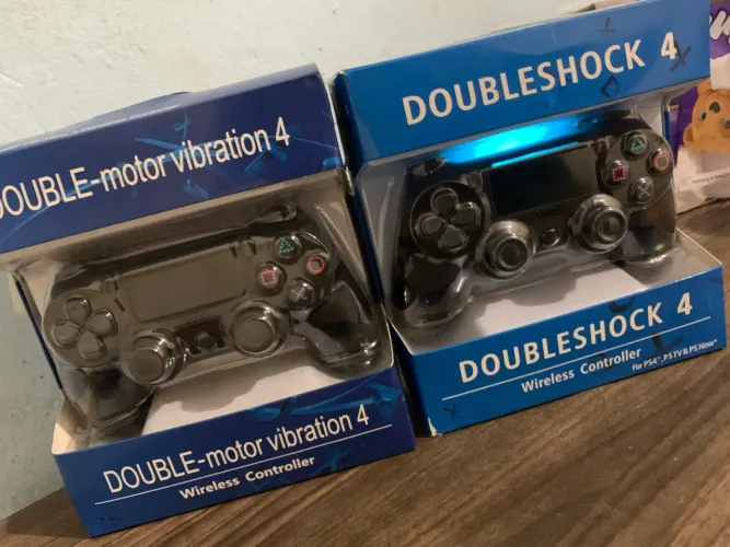2 CONTROLE DE PS4 (GENÉRICO) 1 NOVO E 1 USADO + FIFA 19 Mídia Fisica