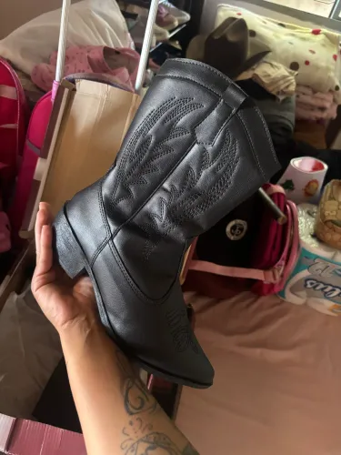 Bota preta bico fino