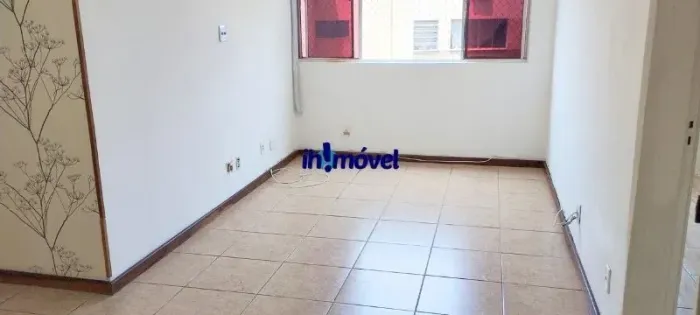Venda de Apartamento de 2 Quartos no Gabinal 2 - Cheio de Armários, Sol da manhã e Terceir