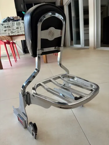 Grelha Bagageiro Cromado Destacável com Trava (Sissy Bar Custom / Harley-Davidson)