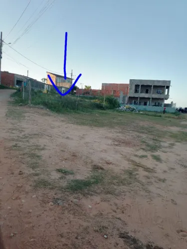 Vendo terreno de 7 metros de largura com 12 de comprimento.