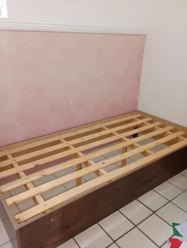 Cama solteirão sem cabeceira