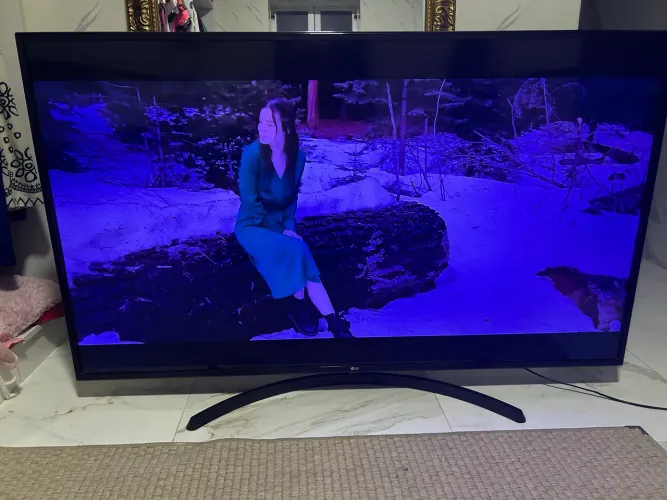TV LG 60 POLEGADAS MODELO 60UM727OPSA  NOVA A IMAGEM AZUL E DO FILME ELA ESTA PERFEITA 