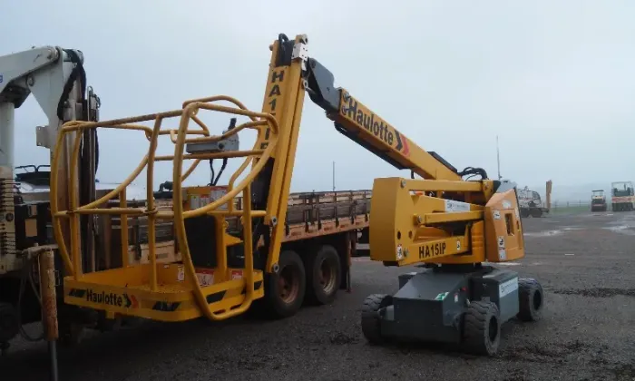 Vendo Plataforma Elevatória Haulotte HA15IP Articulada Elétrica Ano 2010