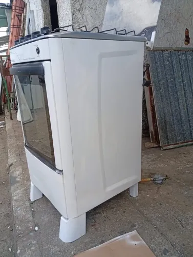 Fogão 4 bocas seminovo (bocas e forno ok)