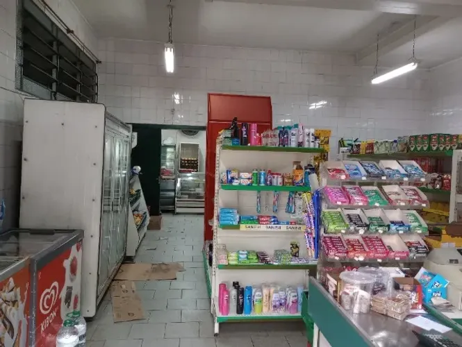 Vendo Mercado, açougue e padaria, com prédio e todas instalações. Bom faturamento.