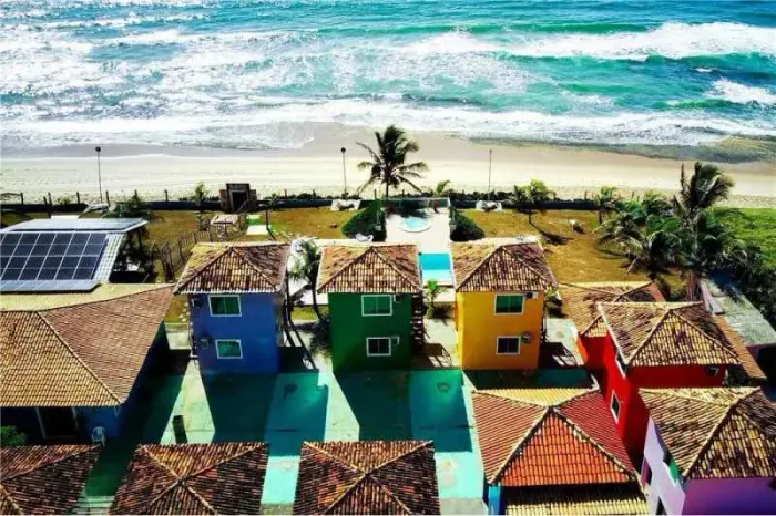 Pousada frente mar 3600 m2, 08 casas, 10 suítes, 20 vagas em Arembepe (Abrantes) - Cama
