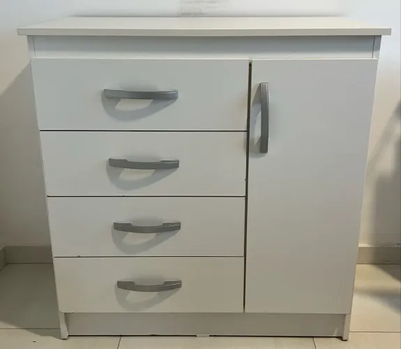 Cômoda branca