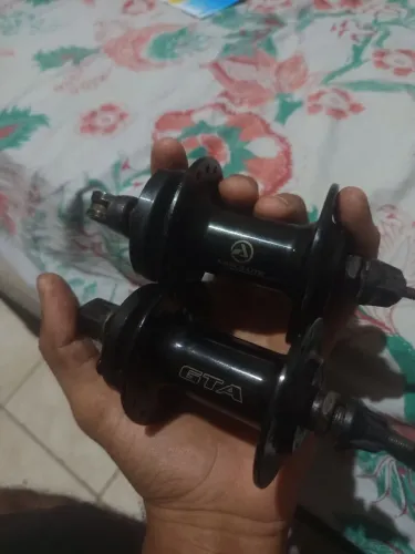 Vendo Cubos Dianteiros - Aro 29