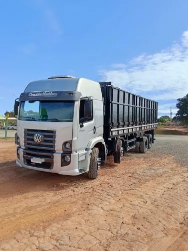 Caminhão bitruck  Graneleiro 