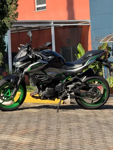KAWASAKI Z500 SE MENOS DE 1 ANO DE USO, SUPER NOVA
