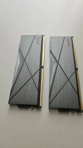 Memoria Ram 2x8Gb 16Gb Xpg Gamimmix D10 3200Mhz CL16 Rgb (Seminova 3 meses de garantia)