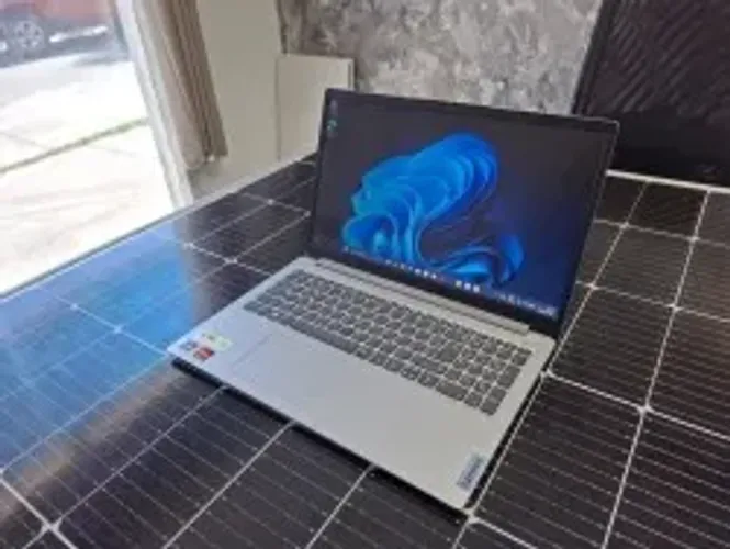 ?Notebook LENOVO AMD Ryzen 5 7520U 8GB RAM DDR5 512GB SSD