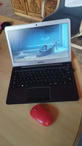 Ultrabook 13 polegadas Samsung (Core i7) 8 gigas NP530 U3C 