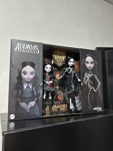 Bonecas Monster High Família Addams Wednesday Wandinha Skullector