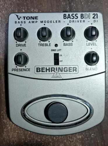 Pedal Preamp Behringer Bass BDI21