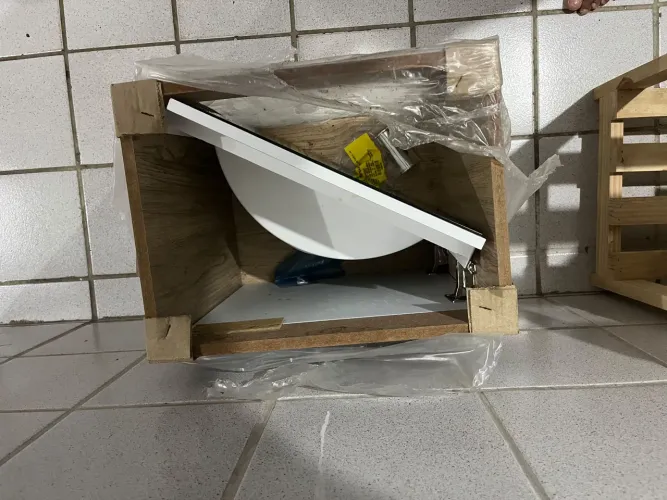 Vendo Novo Gabinete Porta Única Com Cuba e Espelho.