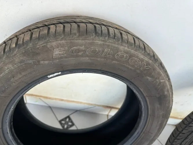 Pneus 185/60 R15 - Praticamente Novos (Comprados em Dezembro)
