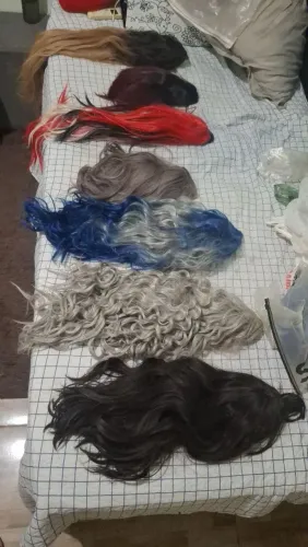 7 (sete) perucas em perfeito estado