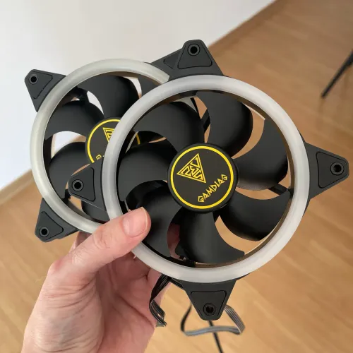 2 Fans Gamdias 120mm RGB ? Excelente estado