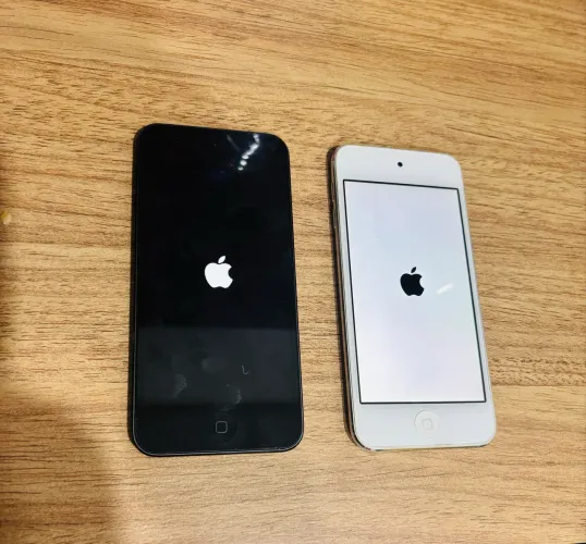 Vendo dois iPods 6 geração para retirada de peças
