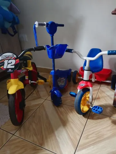 Bicicleta, triciclo e patinete infantil