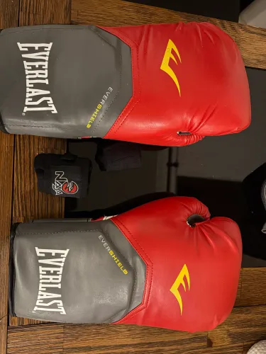 Luva de Muay Thai Everlast