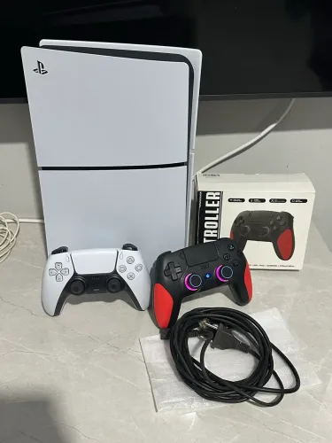 PlayStation 5 com 2 controles 