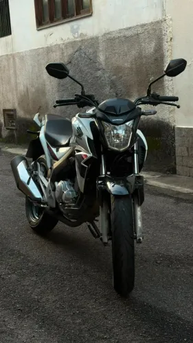 Honda CB Twister 250cc 2019 - Branca/Preta