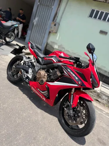 Moto CBR 650R