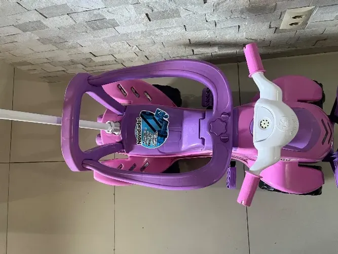 Vendo carrinho Quadriciclo Cross Completo com buzina, Calesita em EXCELENTE ESTADO.
