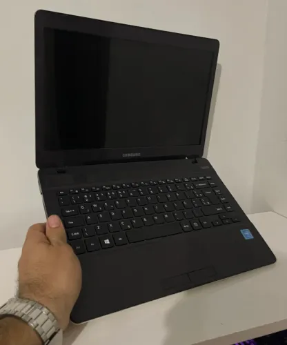 Notebook samsung, ótimo pra estudos e trabalho, com a bateria com longa duração "580,00"