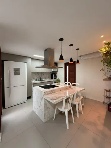 Imóvel para venda possui 133 metros quadrados com 4 quartos em Ponta Verde - Maceió - AL