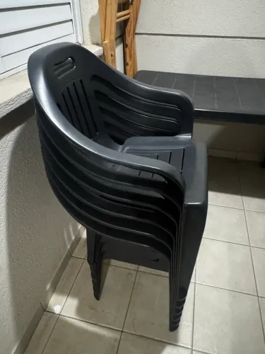 6 cadeiras plástica suporta 150kg preta