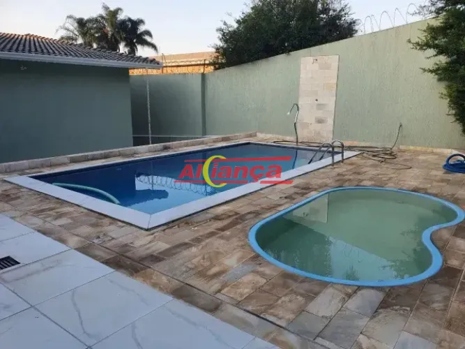 MARAVILHOSA CASA TÉRREA NA VILA ROSÁLIA, GUARULHOS, COM PISCINAS.