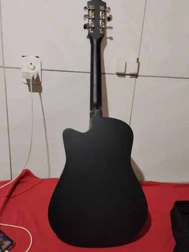 Violão semi-novo