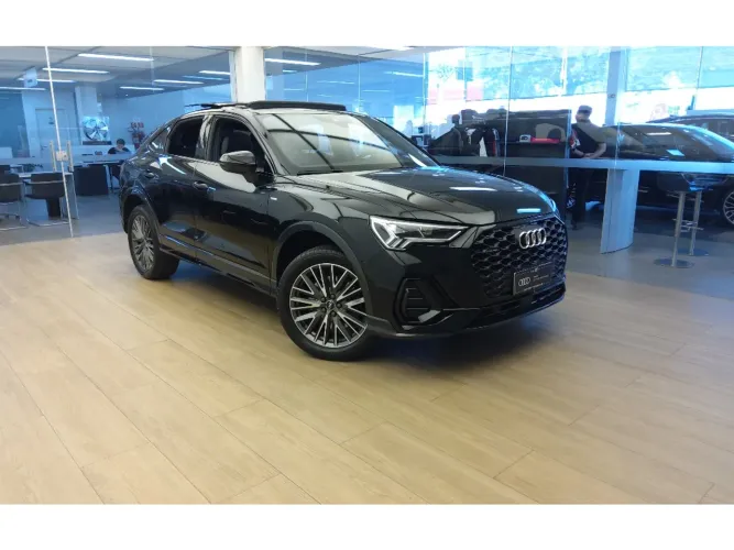Audi Q3 SPB Perf. Black 2.0 TFSI Tipt. Quat. 2023