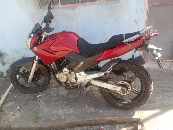 Fazer vermelha 250 cilindrada 6.500