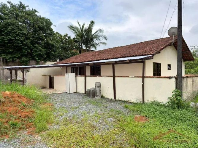 Casa com 3 dormitórios para alugar, 78 m² por R$ 1.600,00/mês - Costa e Silva - Joinville/