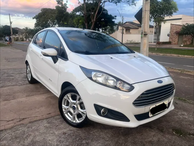 Ford Fiesta SEL 1.6 16V Flex Mec. 5P 2017