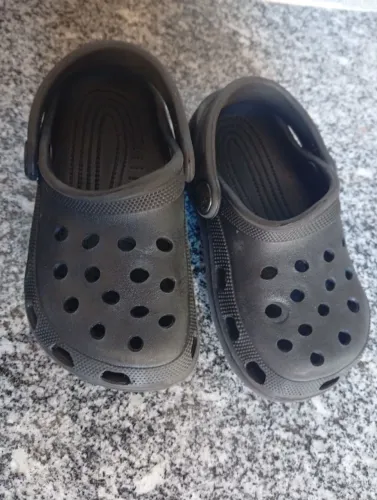 Sapatos de criança em bom estados